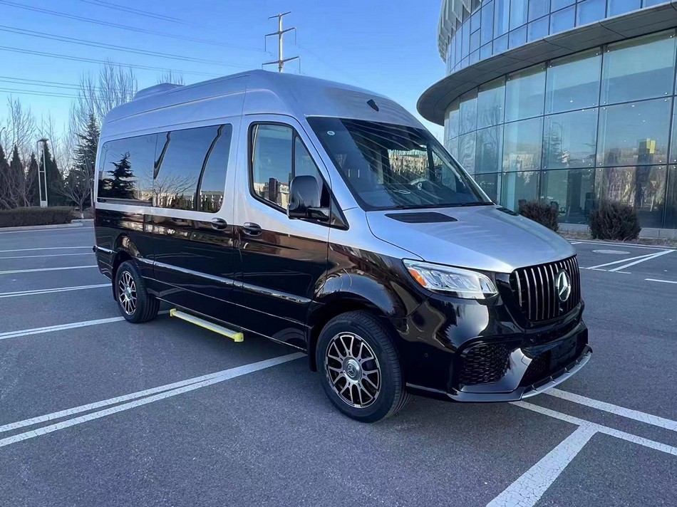 AMG-Style Body Kit for 2018–2025 Mercedes-Benz Sprinter - Image 3